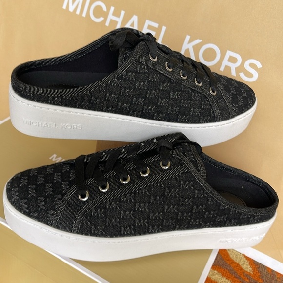 Michael Kors POPPY SLIDE SNEAKER MK DEBOSSED WASHED DENIM
49T4POFP3D Platforms - Picture 9 of 16